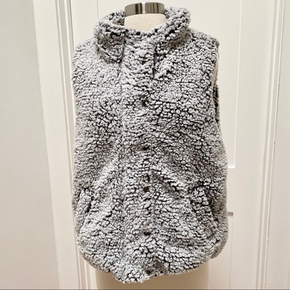FRANCESCA’s Teddy Sherpa Zip Up Vest w/Pockets - Picture 3 of 14